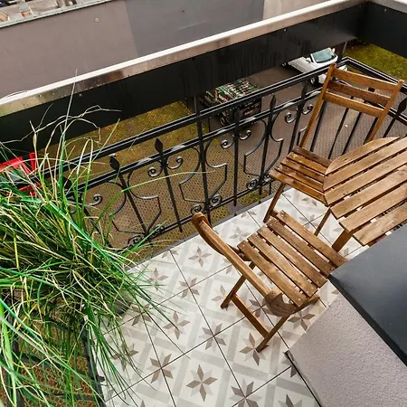 Black&white Free Parking