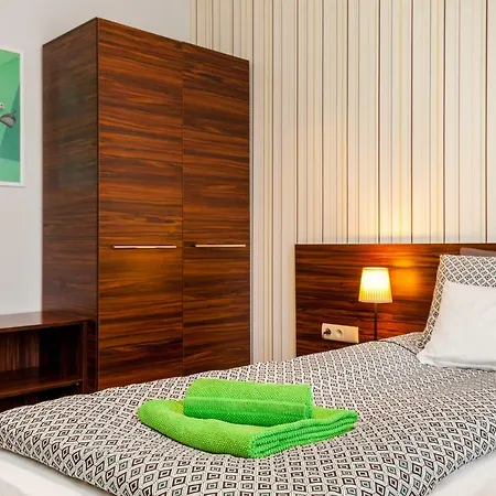 Black&white Free Parking