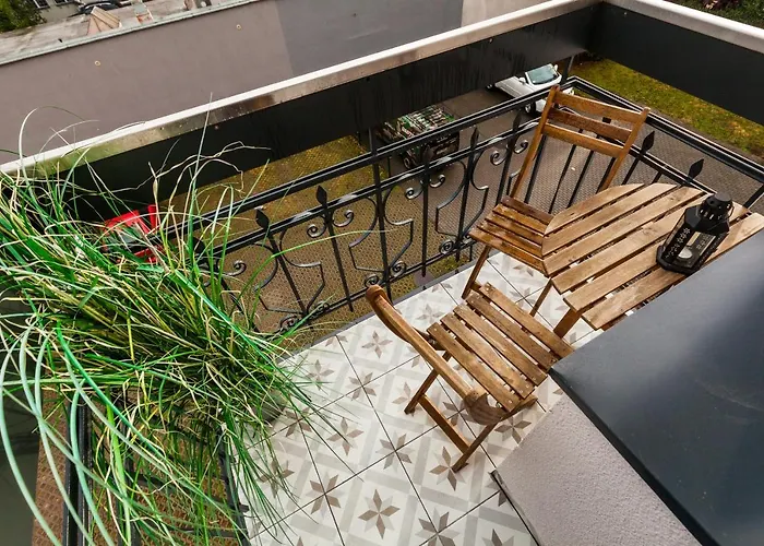 Black&white Free Parking