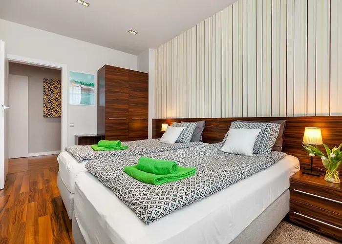 Black&white Free Parking *